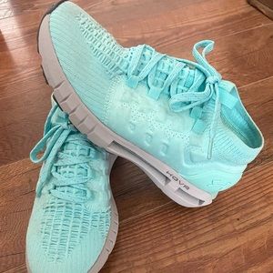 Under Armour Sneakers - HOVR Phantom irregular- size 8.5 - light blue